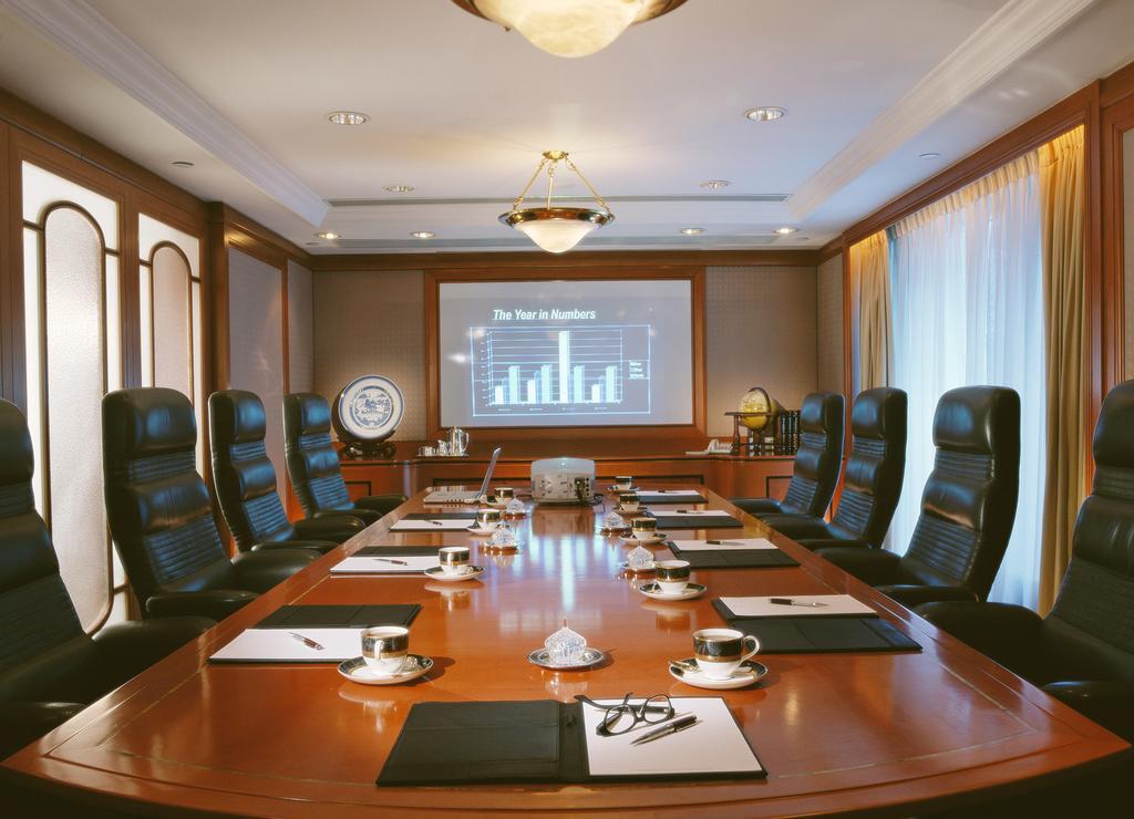 Harbour Grand Kowloon Hong Kong Exterior foto A boardroom at a hotel