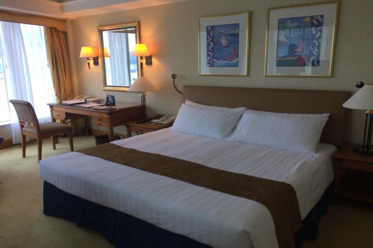 Harbour Grand Kowloon Hong Kong Exterior foto A room at the hotel