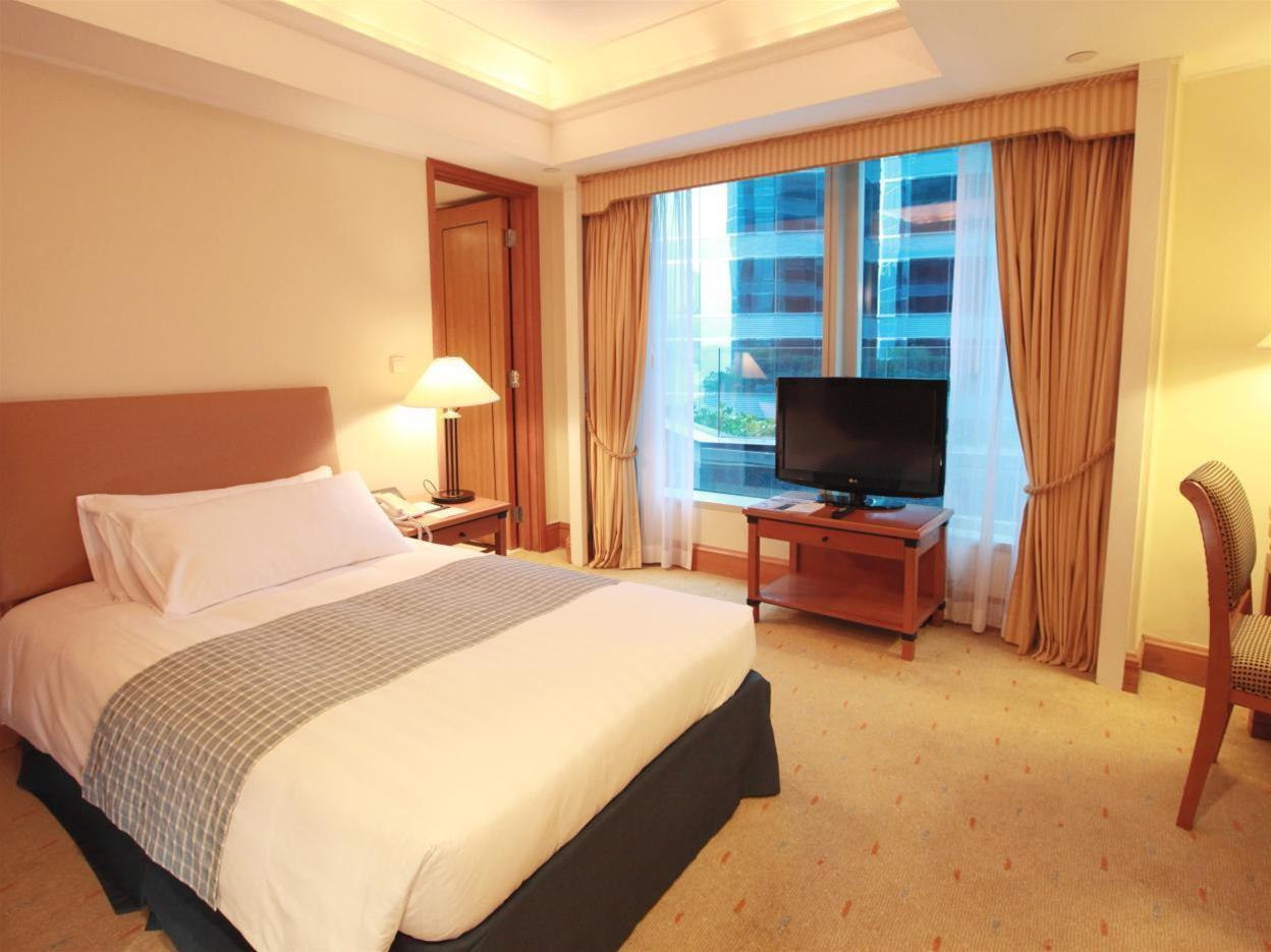 Harbour Grand Kowloon Hong Kong Exterior foto A bedroom at the hotel