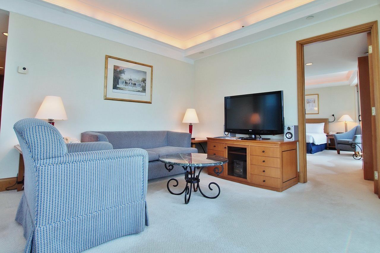 Harbour Grand Kowloon Hong Kong Exterior foto A suite at the InterContinental